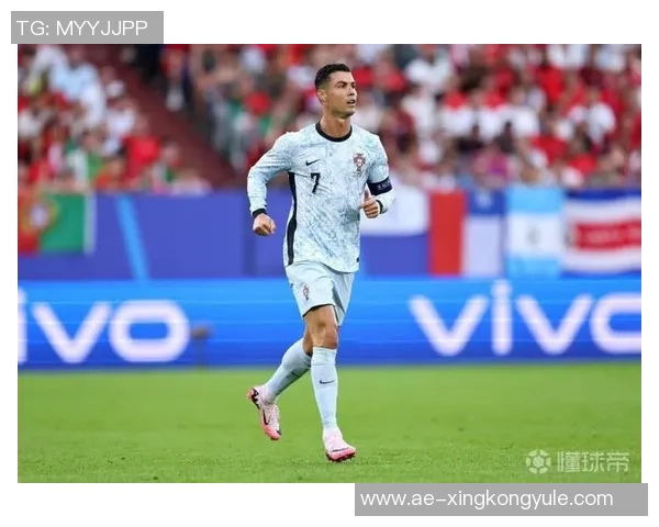 C罗本赛季表现出色代表俱乐部和国家队出战17场贡献16球2助攻